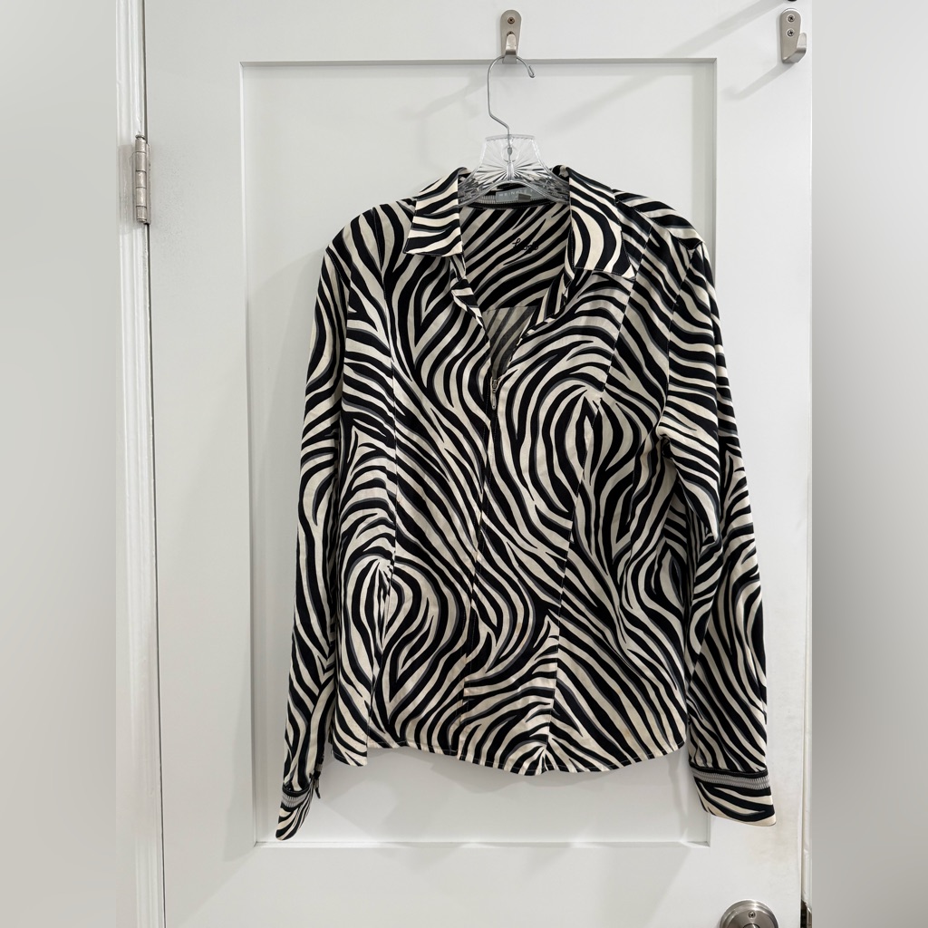 Foxcroft Wrinkle Free Fitted Zebra Print Zipper Collared Blouse (Many Stains)